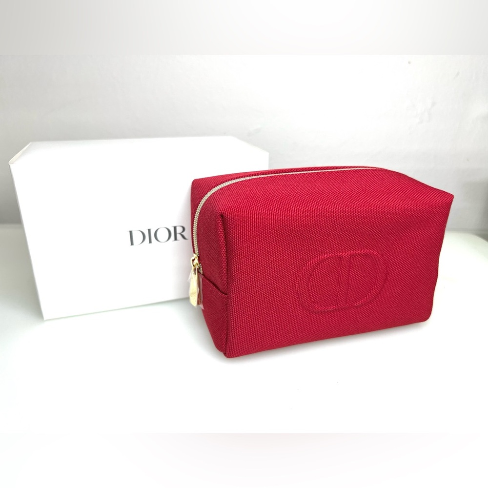 🌹New Dior Red Makeup Bag with CD logo.🌹